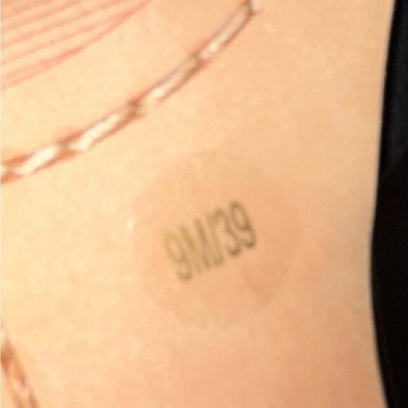 Vince Camuto, high heel 4”, black, size 9M - Picture 9 of 10